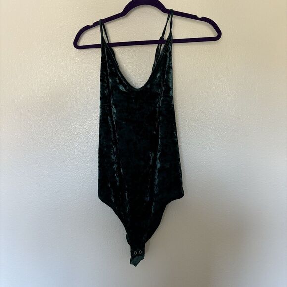 Forever 21 Size 1x Green Velvet Sleeveless Bodysuit - Picture 2 of 11